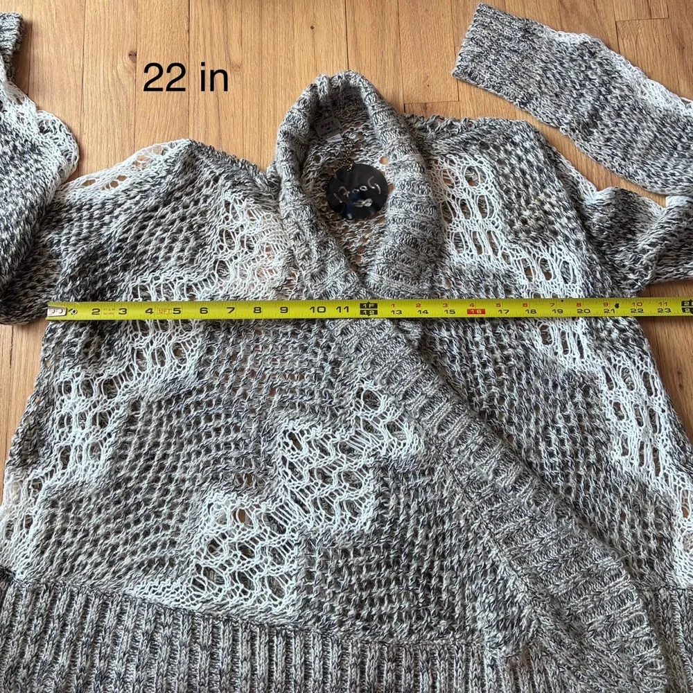 NWT Poof Dark Oatmeal/Ecru open crochet shrug / cardigan sweater, size MEDIUM - Picture 9 of 11